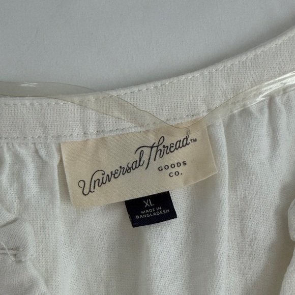 Universal Thread Off-White Blouse - Picture 2 of 3